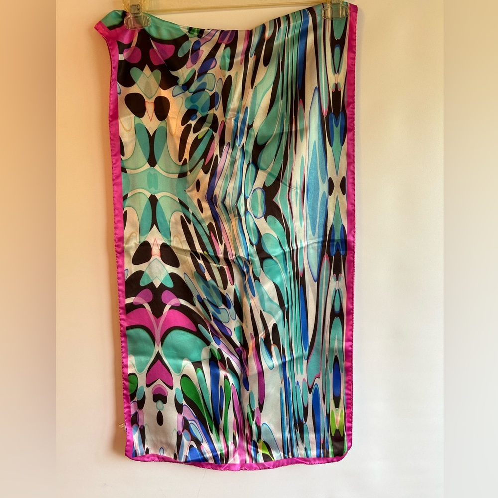 LAURA BIAGIOTTI MADE IN ITALY 100% SILK ABSTRACT MULTI COLORED BEAUTIFUL SCARF
